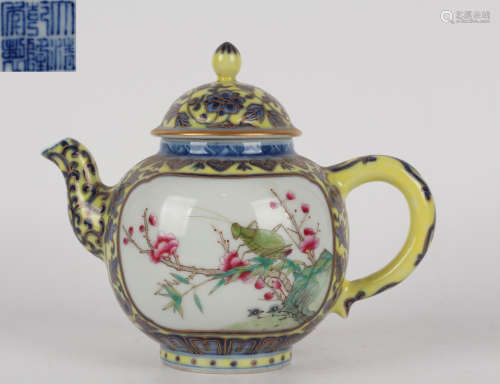 QIANLONG MARK BLUE&WHITE FAMILLE ROSE POT