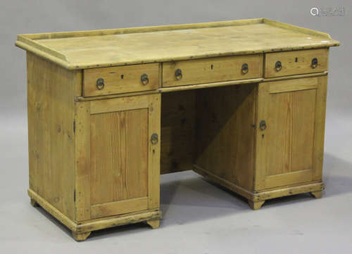 A late 19th/early 20th century Continental pine twin-pedesta...