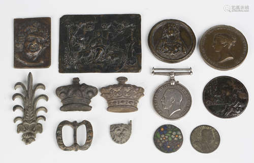 A small group of collectors' items, including a small bronze...