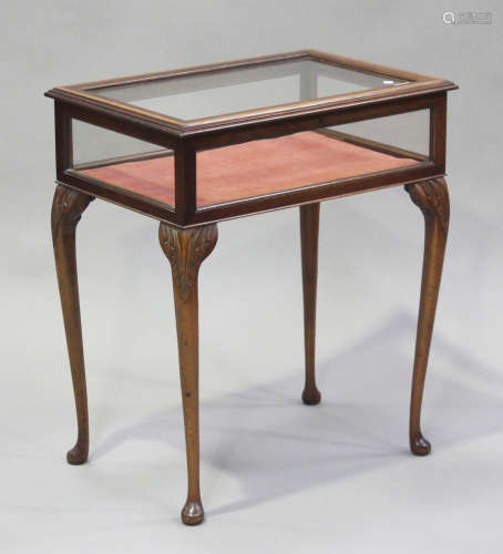 A 20th century mahogany and satinwood crossbanded bijouterie...