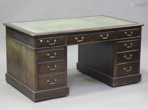 An early 20th century George III style mahogany twin-pedesta...