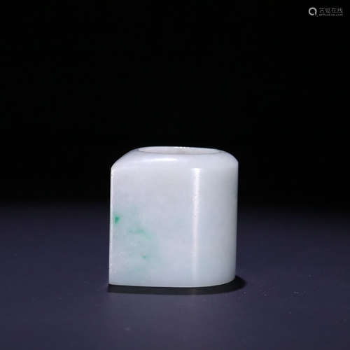 A jadeite thumb ring