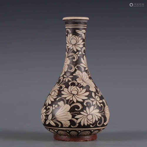 An incised cizhou kiln interlocking lotus vase