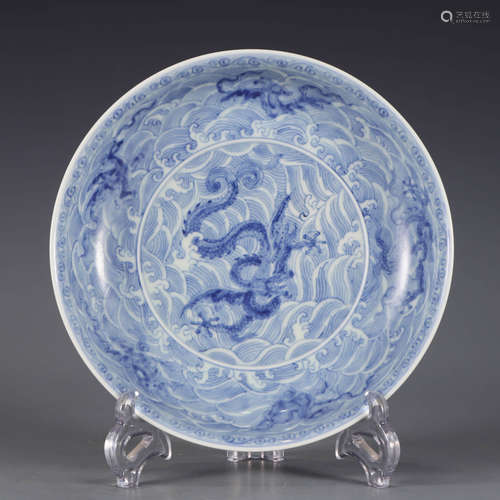 A blue and white dragon and sea dish