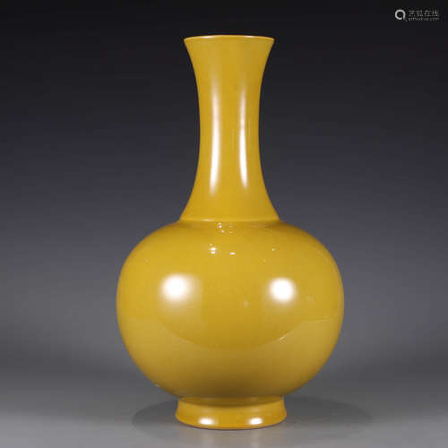 A yellow-glazed bottle vase