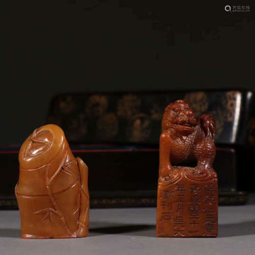 A set of two inscribed tianhuang stone seal and bamboo-shape...