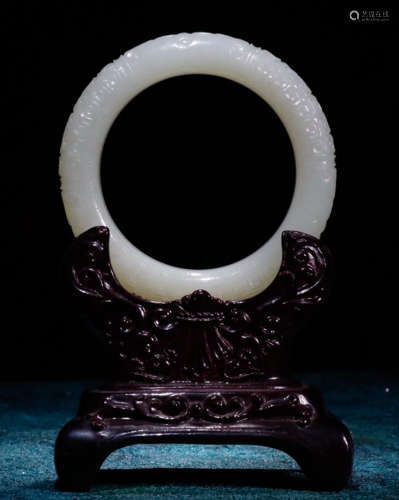 HETIAN JADE BANGLE CARVED WITH BEAST PATTERN