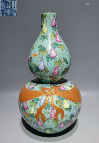 DAQINGQIANLONGNIANZHI MARK FAMILLE ROSE GLAZE GOURD VASE