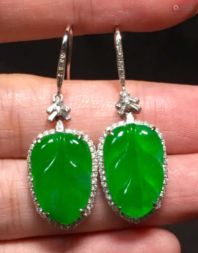ICY JADEITE EARRINGS SHAPED WITH LEAVES