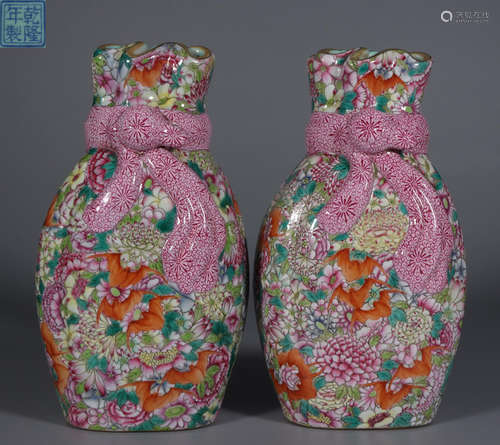 QIANLONGNIANZHI MARK FAMILLE ROSE GLAZE VASE PAIR