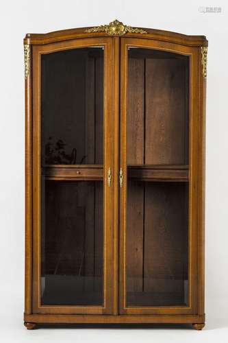 Vitrinenschrank