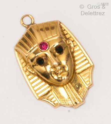 代表法老的黄金吊坠，脸上镶嵌着碧玺和红宝石。尺寸：3,2 x 2厘米。毛...