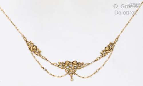 饰有花环和珍珠的黄金项链。约1900年。毛重：15.6克。