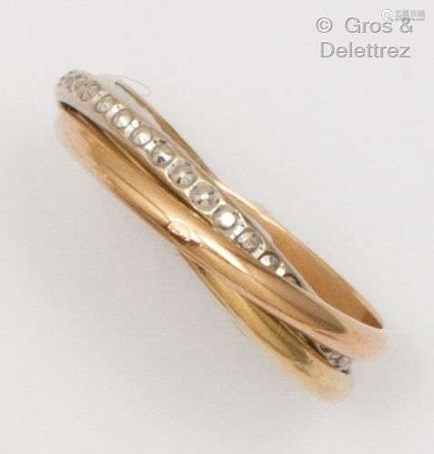 三枚金环戒指，三种颜色，其中一枚是白金铆接的。手指大小：55。毛重：...