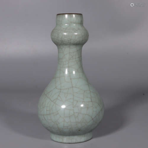 Chinese Guan Wave Porcelain Bottle