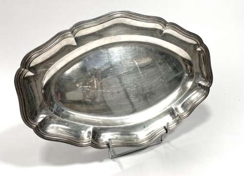 普通银质椭圆盘，边缘有棱纹标记的Minerva长：40 - 宽：26.5厘米重量...