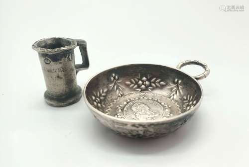 银质酒杯，刻有花朵和麦穗，蛇形手柄路易十五的盾牌内，1720年，B-TB...