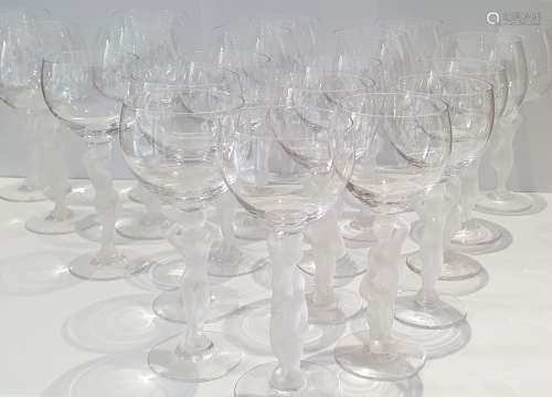 二十只酒杯组合，带有Amati玻璃杯柄，由精致的男性和女性形象组成，...