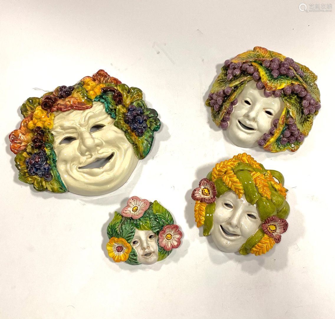 一套四件彩绘陶器面具 展示人物的果冠 花冠和藤叶 意大利xix Em Deal Price Picture
