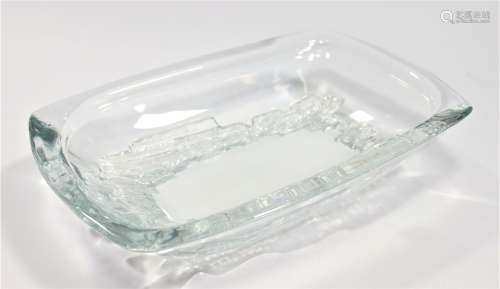 DAUM无色玻璃/水晶的长方形杯子底座下有 