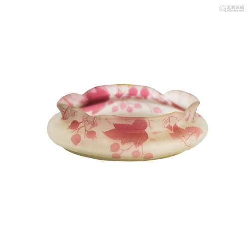 加勒双层玻璃碗，边缘移动，在透明的底部装饰有粉红色的藤蔓叶。签名...