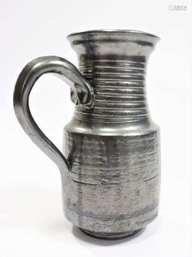 让-马莱斯(Jean MARAIS) (1913-1998)黑色釉面的陶瓷水壶在底部签...