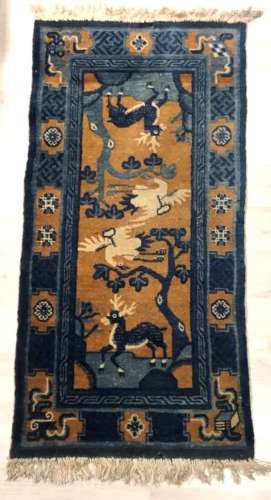 中国宝涛。羊毛天鹅绒，棉质基础。烟草田的原始装饰是凤凰和鹿的对称...