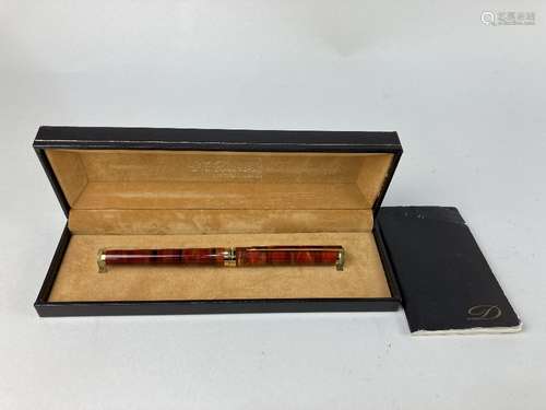 A S.T. Dupont laque de chine fountain pen, with 18ct gold ni...