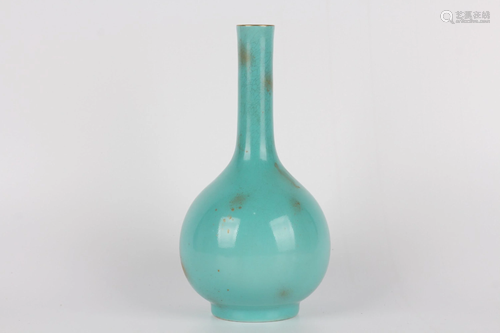 A TURQUOISE BOTTLE VASE.MARK OF YONGZHENG