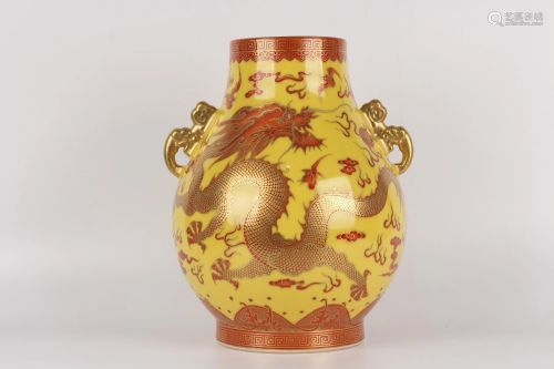 A YELLOW-GROUND COPPER-RED 'DRAGON' JAR.MARK OF