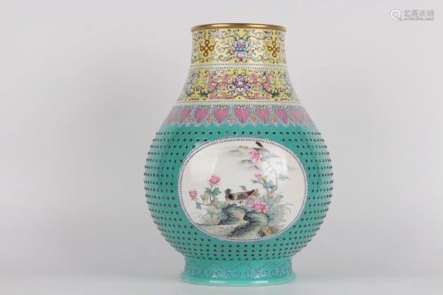 A YELLOW-GREEN GROUND FAMILLE-ROSE VASE.MARK QIANLONG