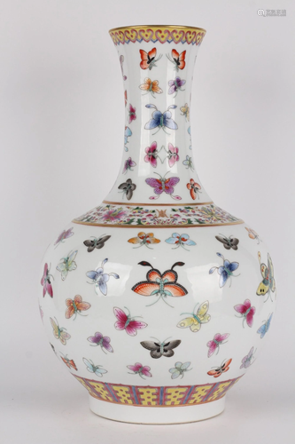 A FAMILLE-ROSE BOTTLE VASE.MARK OF GUANGXU