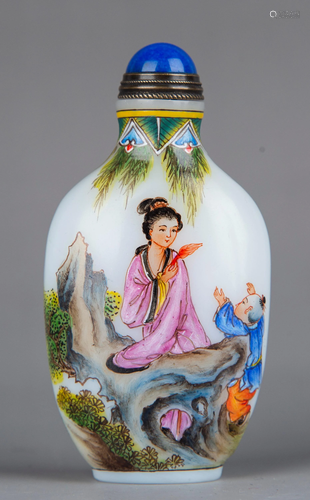 AN ENAMELLED GLASS SNUFF BOTTLE.MARK OF QIANLONG