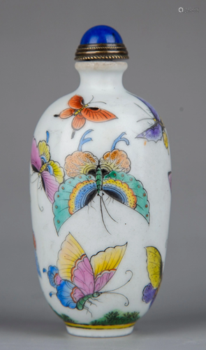 AN ENAMELLED GLASS SNUFF BOTTLE.MARK OF GUANXU