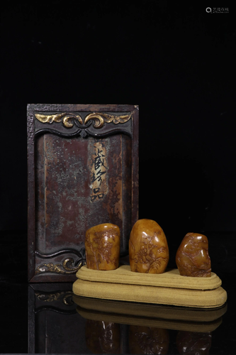 THREE OF CARVED TIANHUNGSTONG SEAL AND BOX