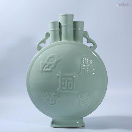 A CELADON-GLAZED MOONFLASK.MARK OF YONGZHENG