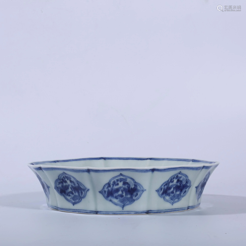 A BLUE AND WHITE WASHER.MING PERIOD