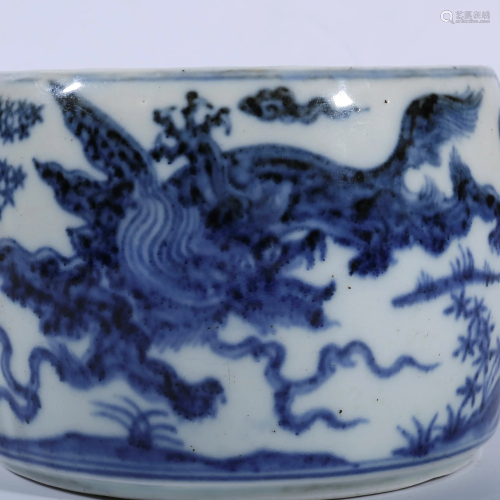 A BLUE AND WHITE JAR.MARKOF XUANDE