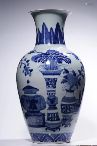 A BLUE AND WHITE VASE.QING PERIOD