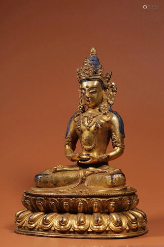 A GILT-BRONZE FIGURE OF AMITAYUS.QING PERIOD