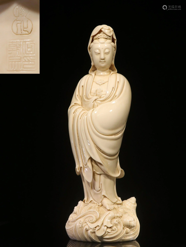 A DEHAU-GLAZED GUANYIN.REPUBLIC PERIOD