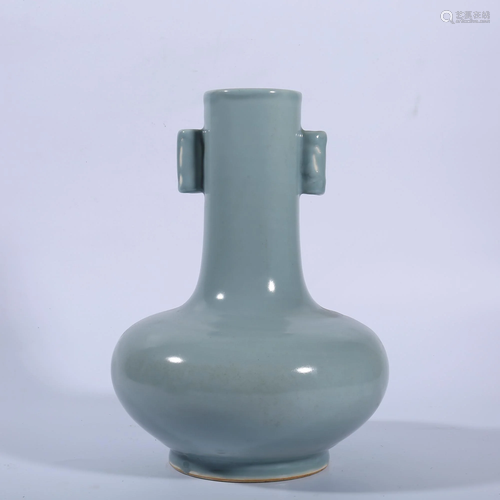 A CELADON-GLAZED VASE.MARK OF QIANLONG