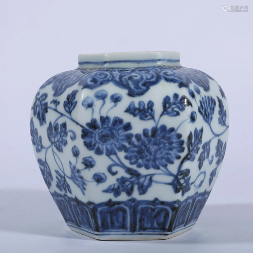 A BLUE AND WHITE JAR.MING PERIOD