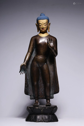 A GILT-BRONZE FIGURE OF SHAKYAMUNI.QING PERIOD