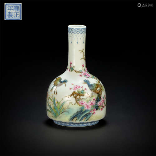 Horseshoe shaped famille rose vase from Qing