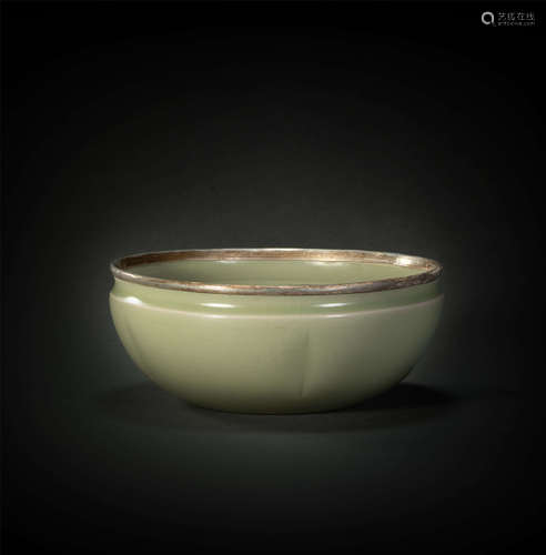 Silver open and Yue kiln bowl from the Five Dynasties