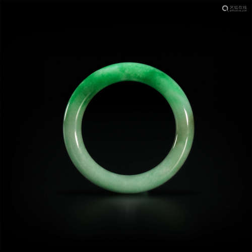 Green jade bracelet from Qing