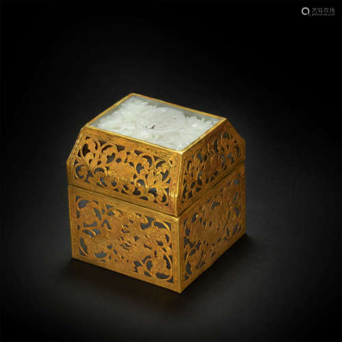 Agate container covered with gold leaf and inlayed with jade...