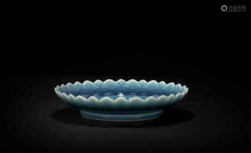 Blue glazed plate in lotus form from Qing