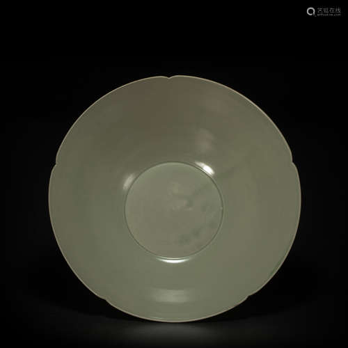 Yue kiln celadon bowl from the Five Dynasties